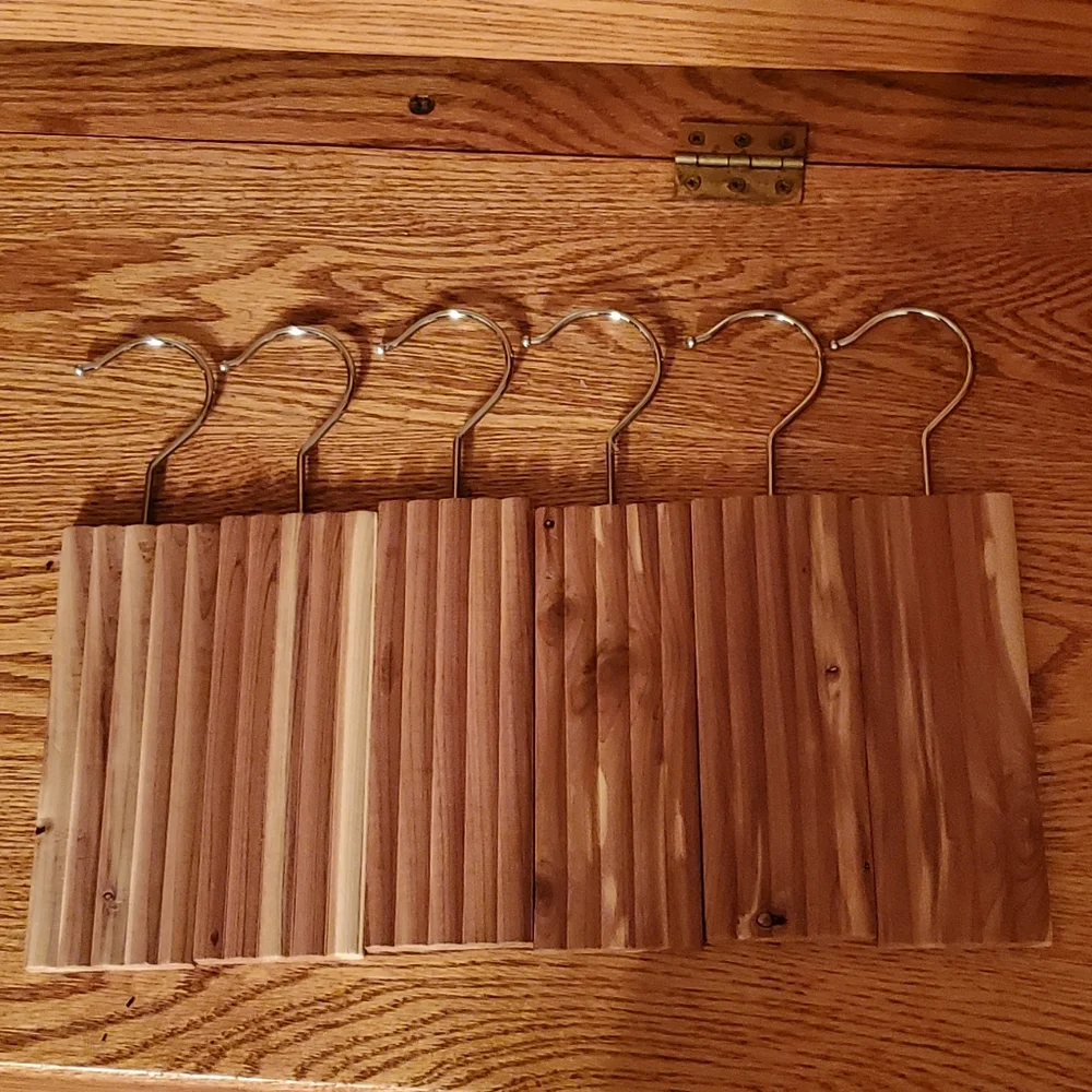 Cedar Green Cedar Hang Ups Quantity 10